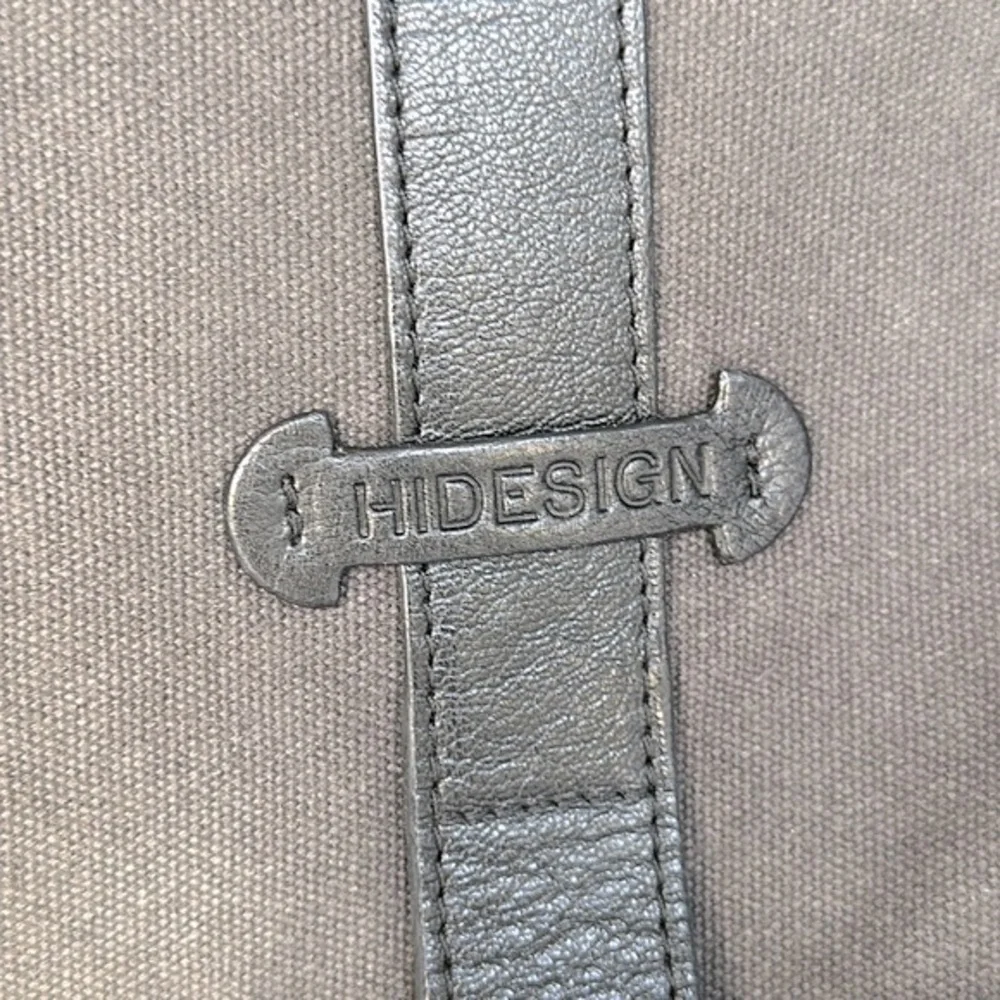 HIDESIGN YORUK 01 MESSENGER BAG in black
